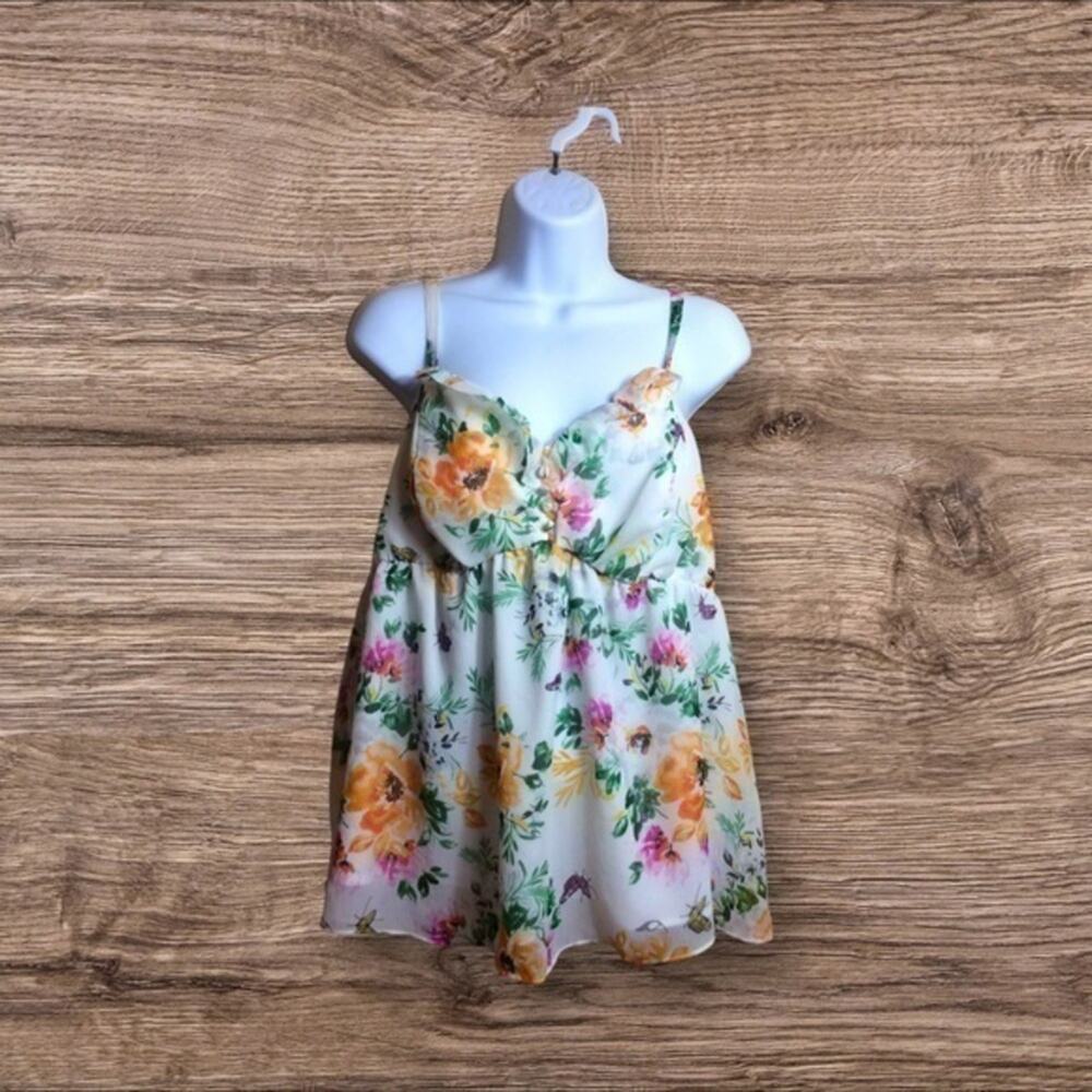 Torrid 0 chiffon, baby doll sleeveless blouse. 0X. White. Floral